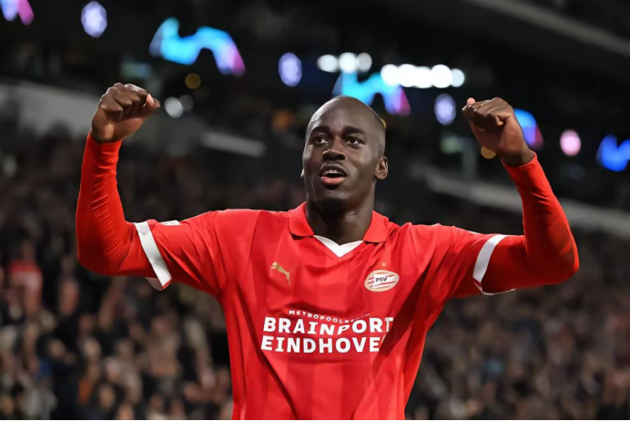 赛后埃因霍温备战亚冠；单刀错失细节曝光；媒体盛赞；训练强度明显提升的简单介绍