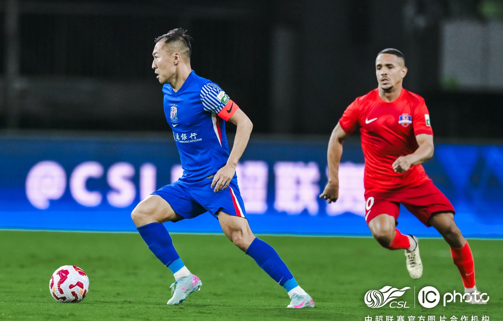 赛地聚焦——荷甲集结日热度飙升，巴黎圣日耳曼内部沟通，信心回归，资深球员宣示担当的简单介绍