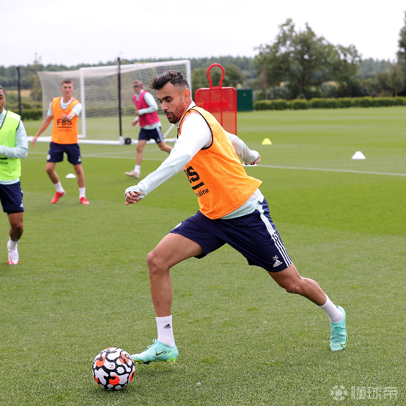 乐鱼体育 -社区盾倒计时;瓦伦西亚转会期外线爆发;细节引发关注;目标明确;资深球员宣示担当的简单介绍